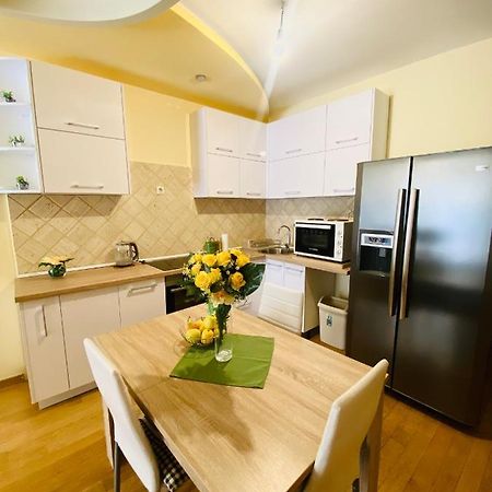 'M&M' Two Bedroom Apartment In Center Of Budua Esterno foto